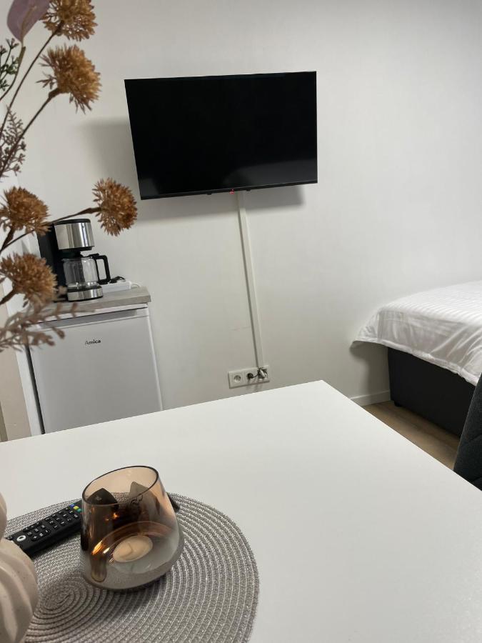 Apartment 33 *