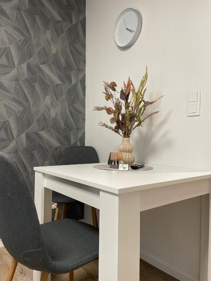 Apartment 33 *